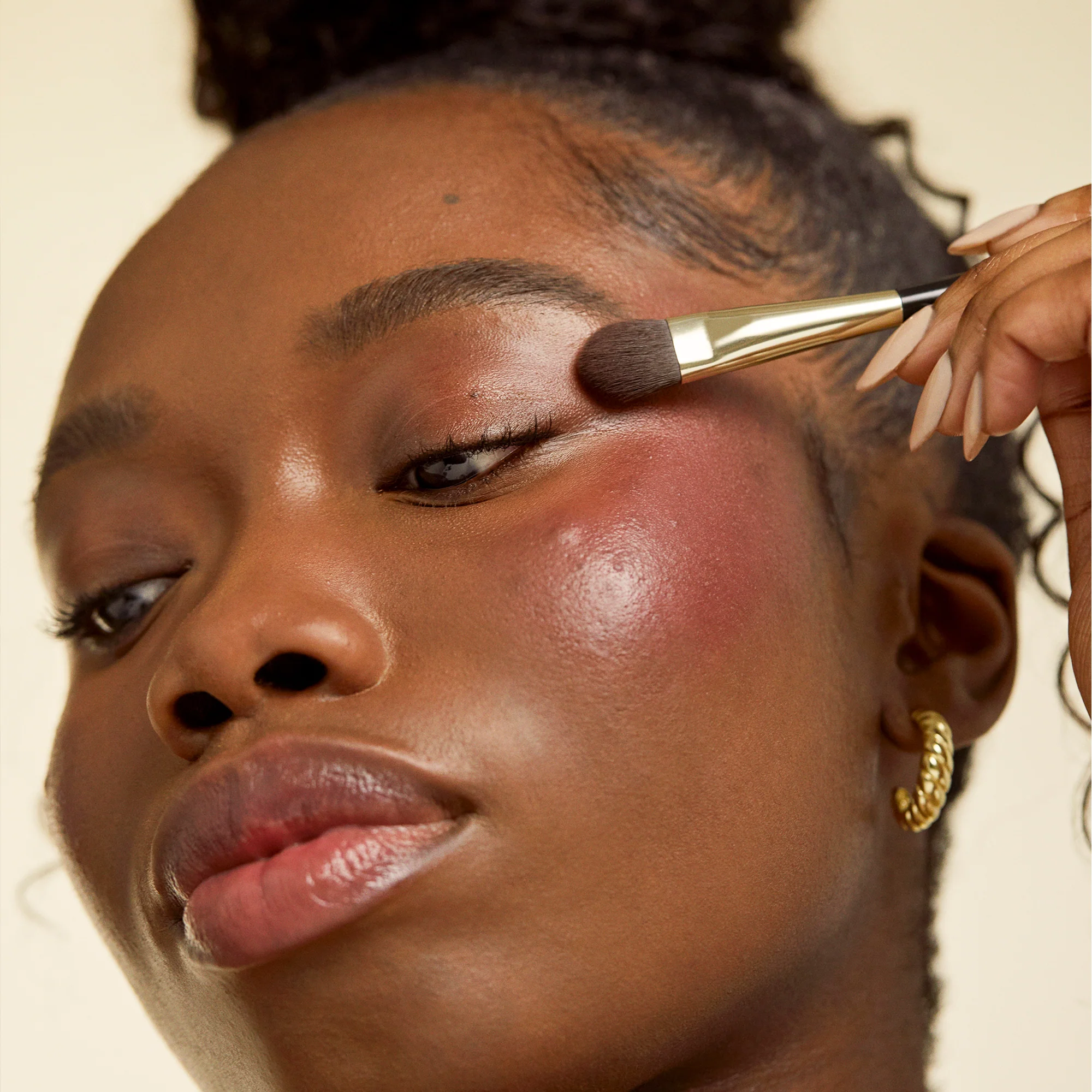 Full-Coverage Eyeshadow Brush - Image 2