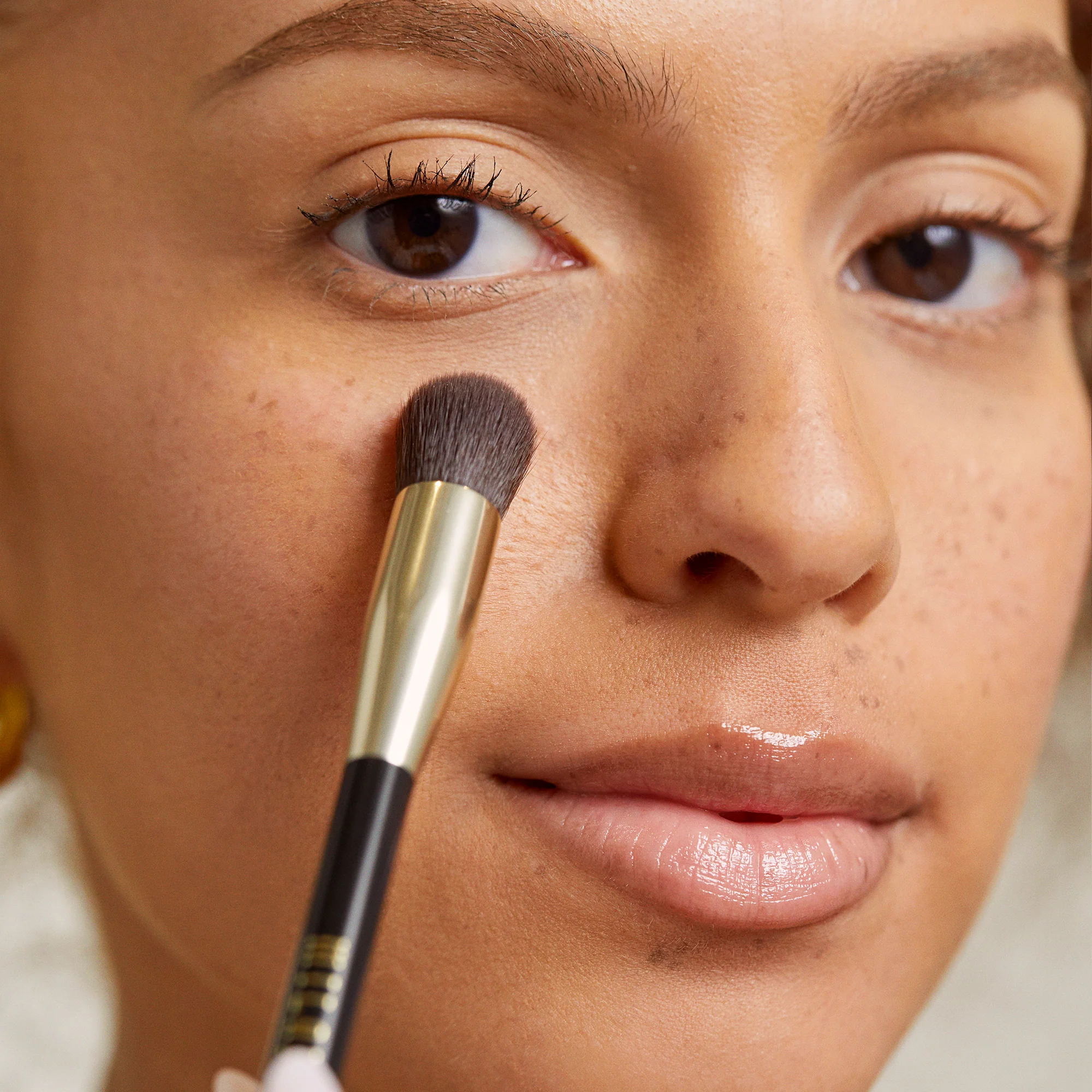 Dual-Ended Concealer Brush - Image 3